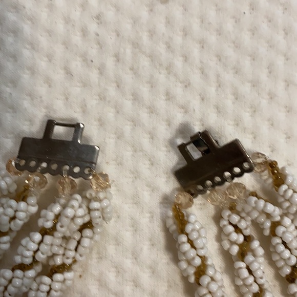 New Cream coloured layered costume jewelry - Picture 3 of 6